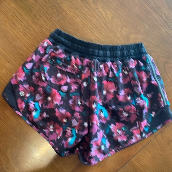 LULULEMON Speed Up Short - size womens 4 - Picture 4 of 13